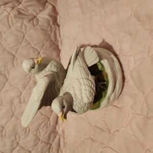 Maruho Japan Porcelain Doves Music Box Vintage 1980s